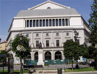 Fachada este del Teatro Real, vista desde la Plaza de Isabel II